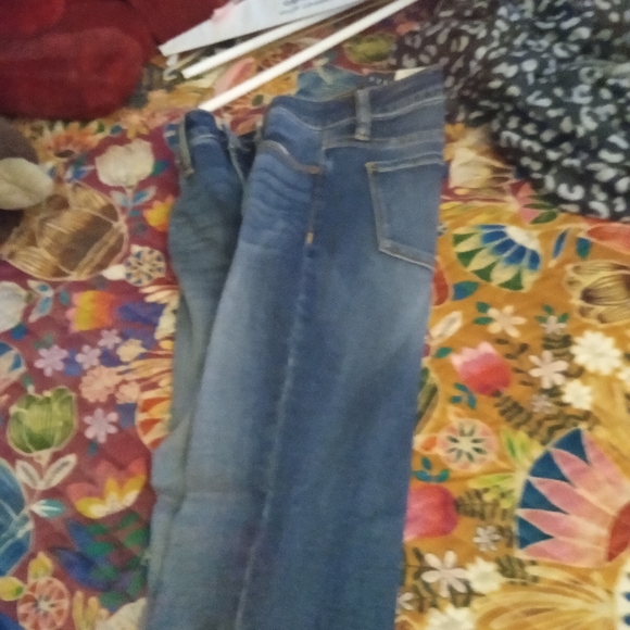 NWT STYLE AND COMPANY BOOT CUT MID RISE JEANS SIZE 4 OR 27 IF YOU USE MEASUREMEN - Picture 4 of 6